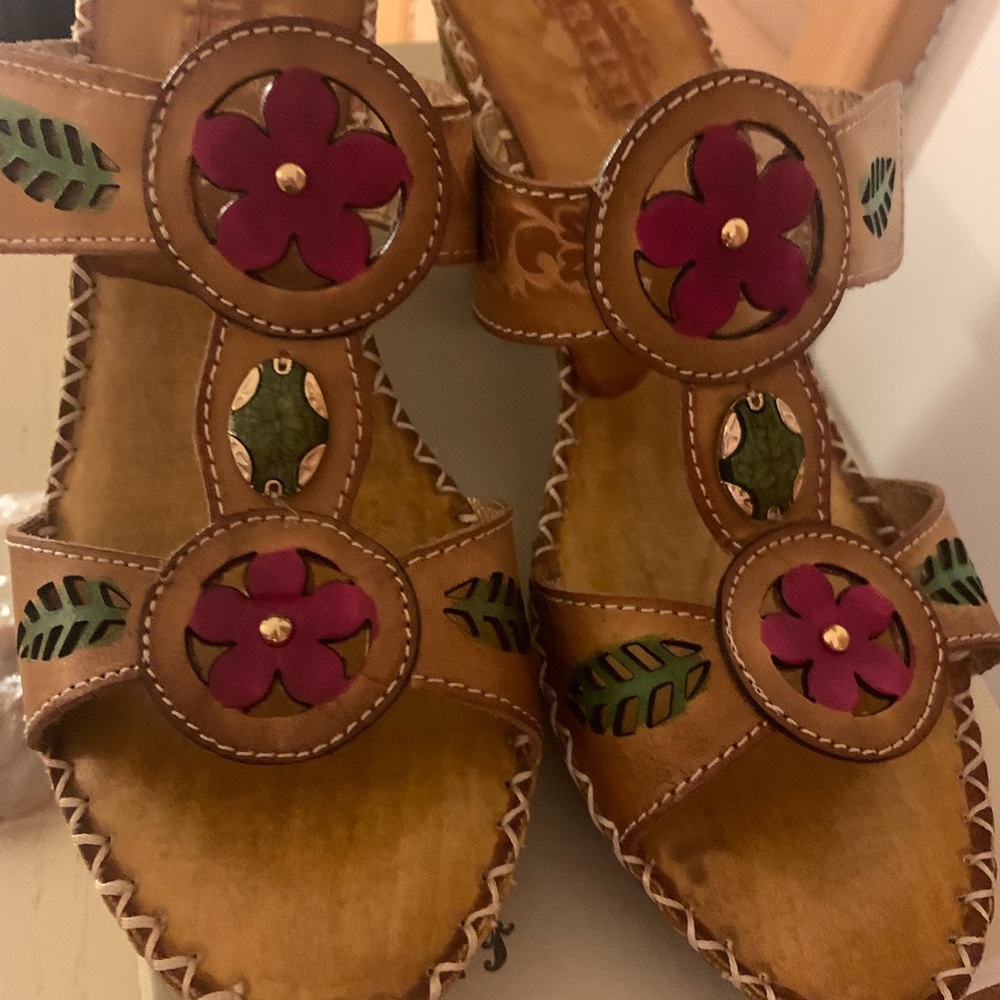 L'ATISTE Brown Leather Sandals with Pink Floral Accents. Brand new!
